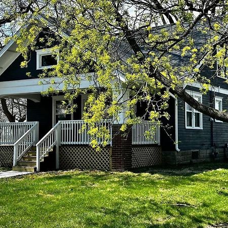 Mrs. Hughes Cottage - 2 Bedroom House W/ Parking Hamilton Eksteriør bilde