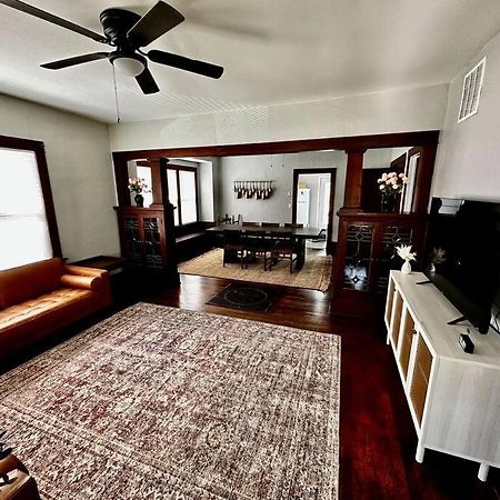 Mrs. Hughes Cottage - 2 Bedroom House W/ Parking Hamilton Eksteriør bilde
