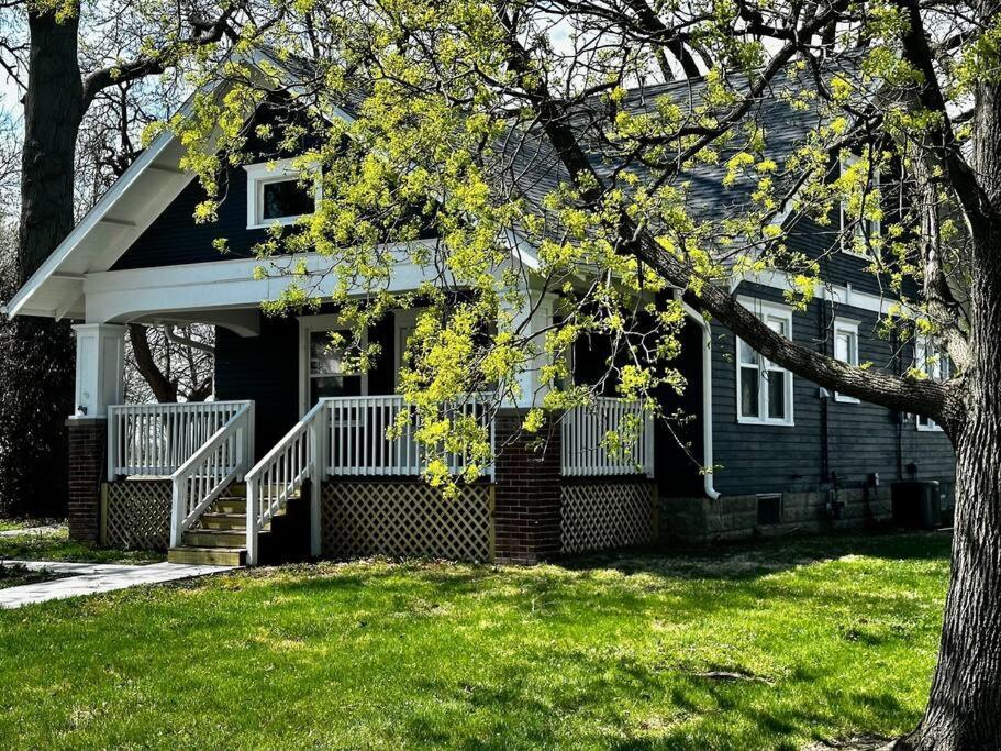 Mrs. Hughes Cottage - 2 Bedroom House W/ Parking Hamilton Eksteriør bilde
