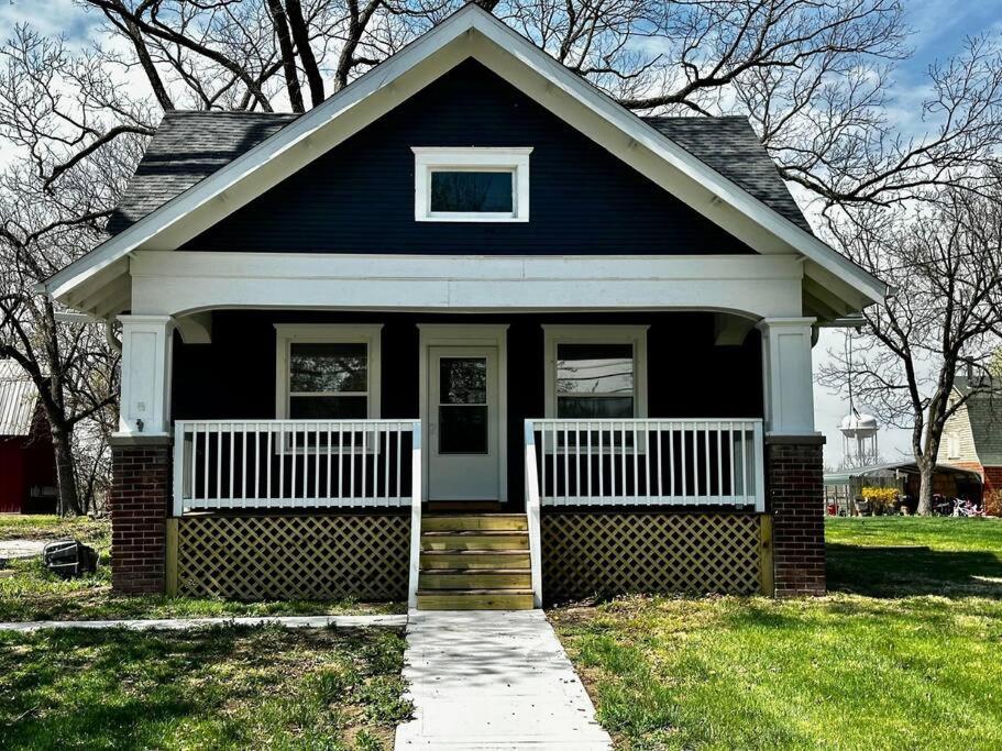 Mrs. Hughes Cottage - 2 Bedroom House W/ Parking Hamilton Eksteriør bilde