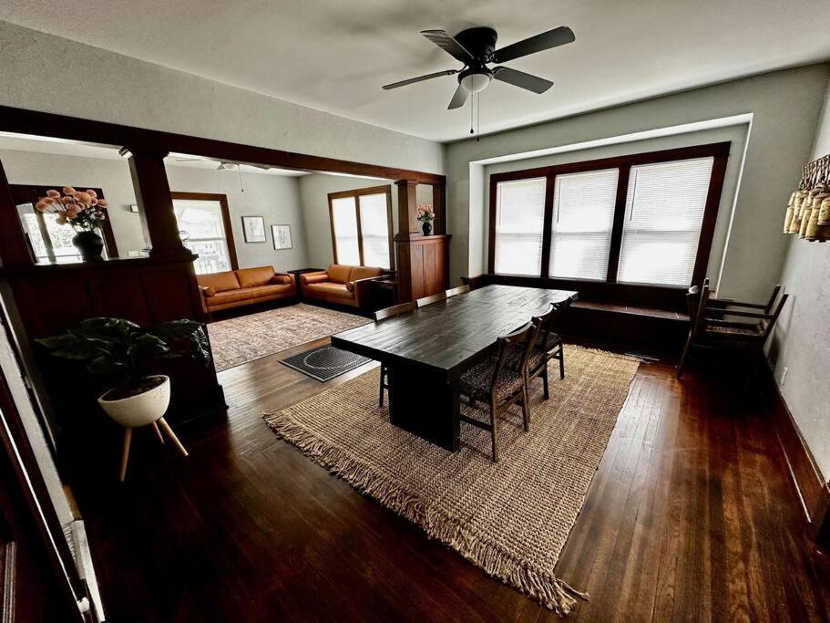 Mrs. Hughes Cottage - 2 Bedroom House W/ Parking Hamilton Eksteriør bilde